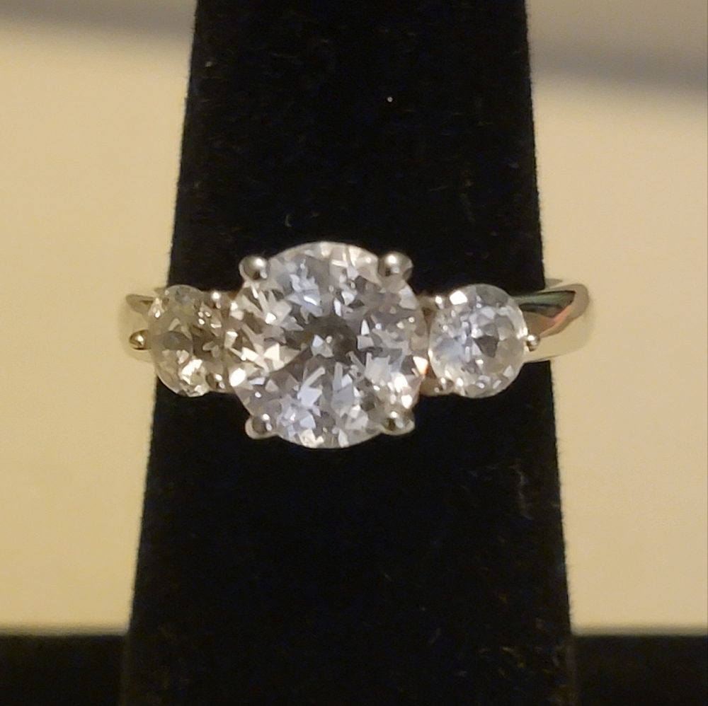 Sterling silver 925 cz size 7